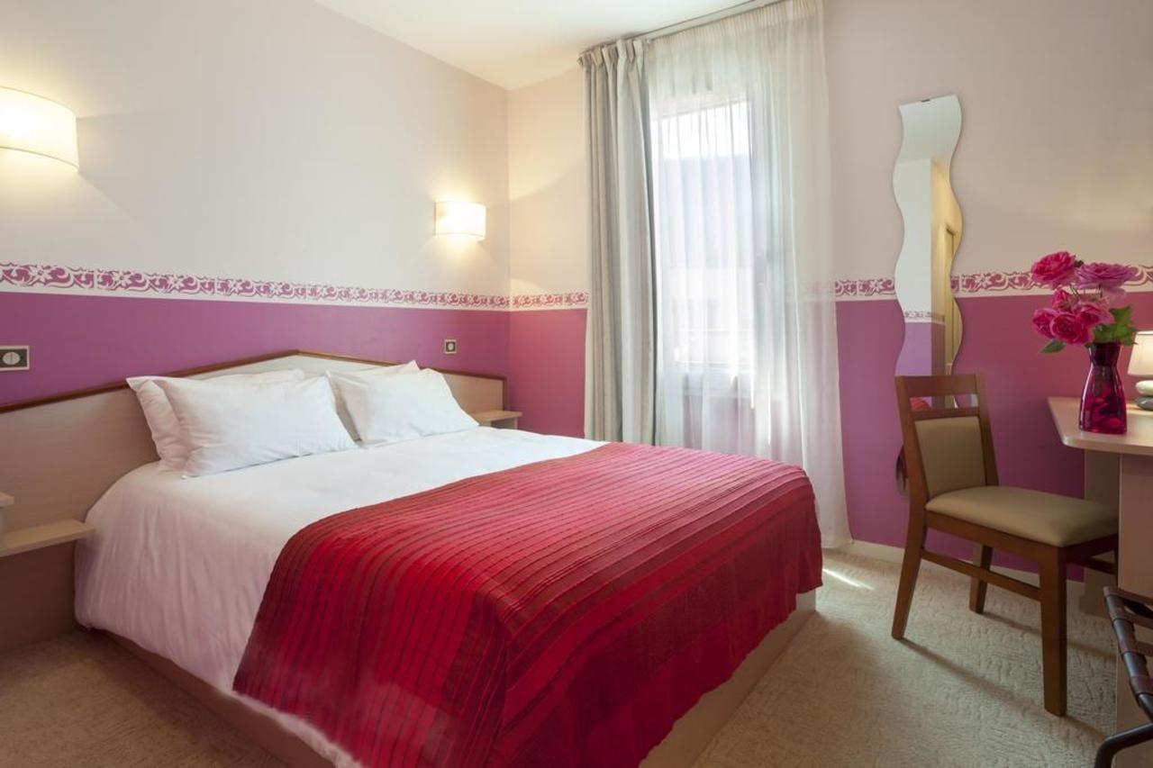 Brit Hotel Le Lion D'Or Chinon Exterior foto
