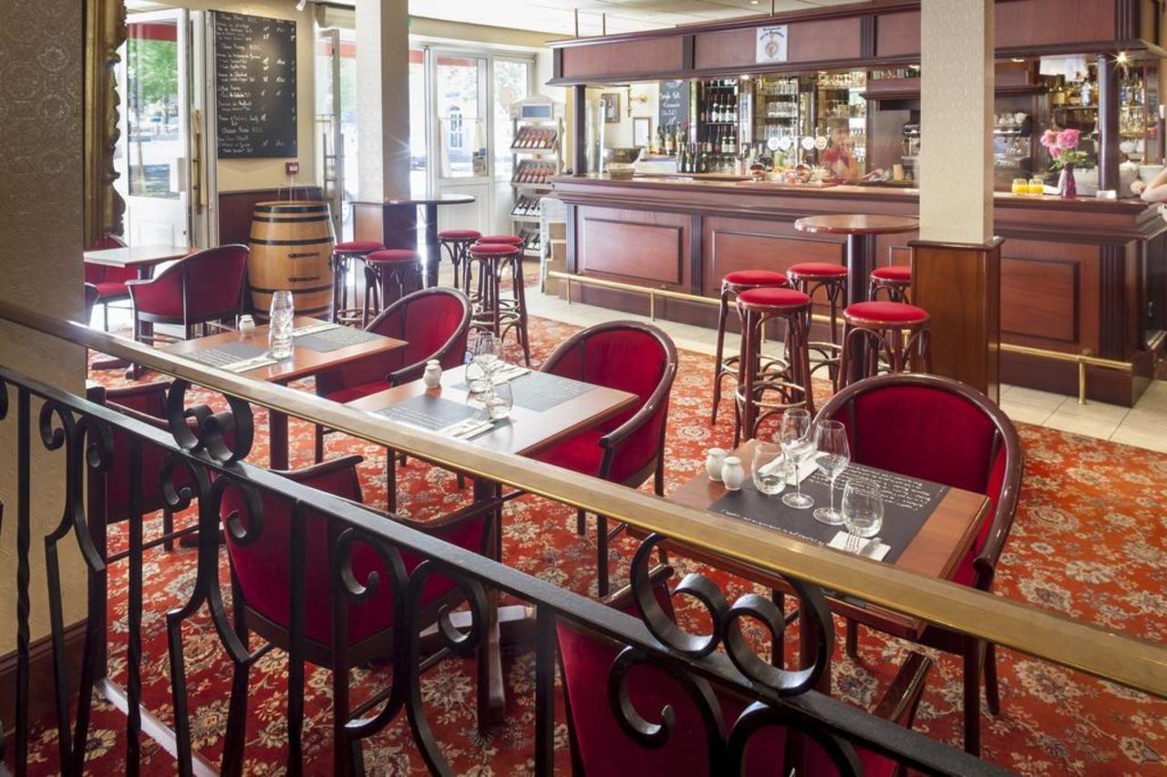 Brit Hotel Le Lion D'Or Chinon Exterior foto