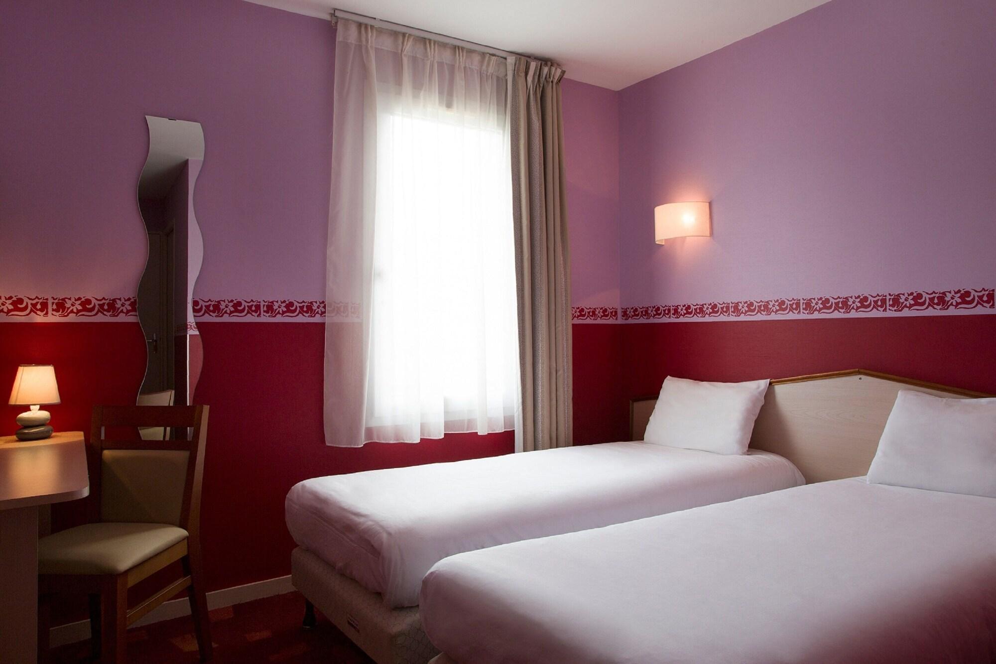 Brit Hotel Le Lion D'Or Chinon Exterior foto