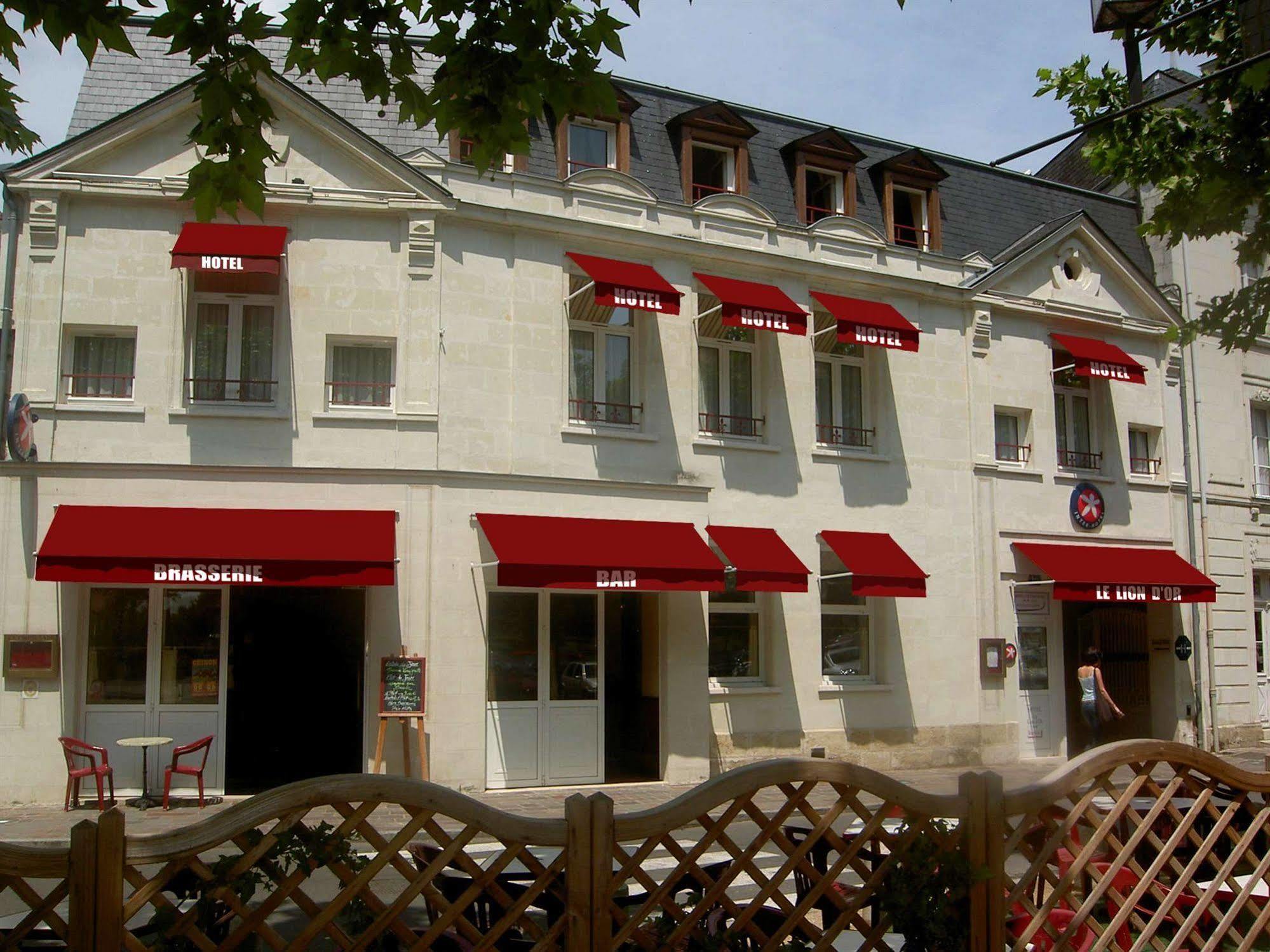 Brit Hotel Le Lion D'Or Chinon Exterior foto